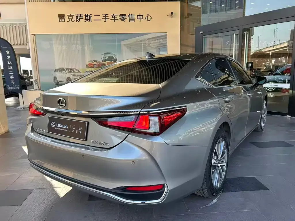 Lexus ES — фото 5