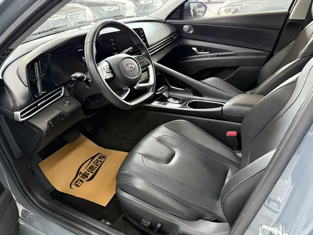 Hyundai Elantra — фото 3
