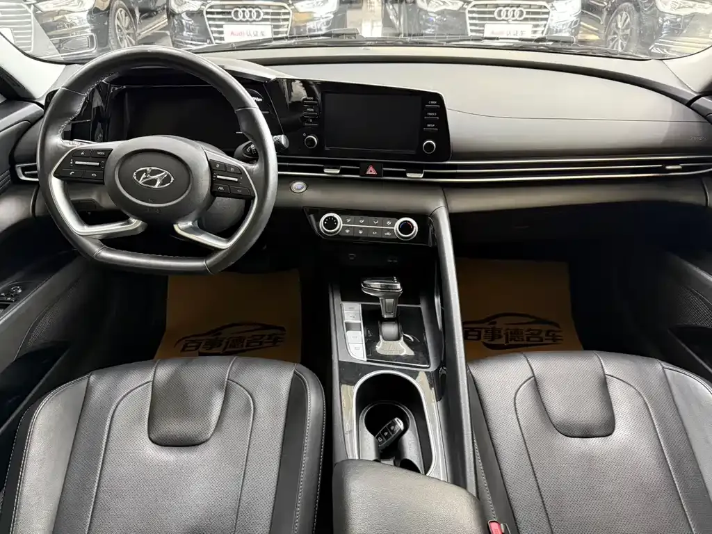 Hyundai Elantra — фото 2