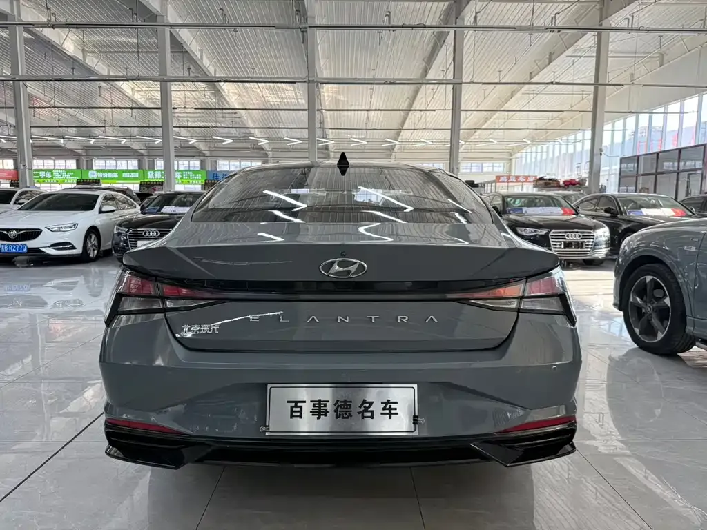 Hyundai Elantra — фото 10
