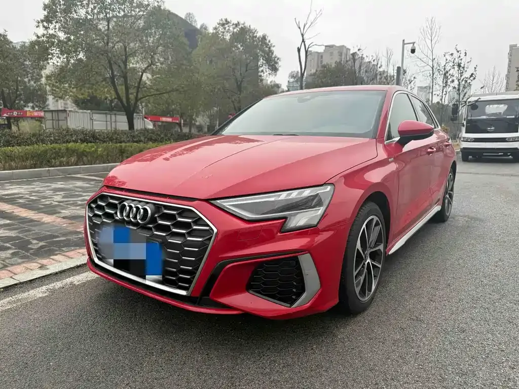 Audi A3 — фото 1