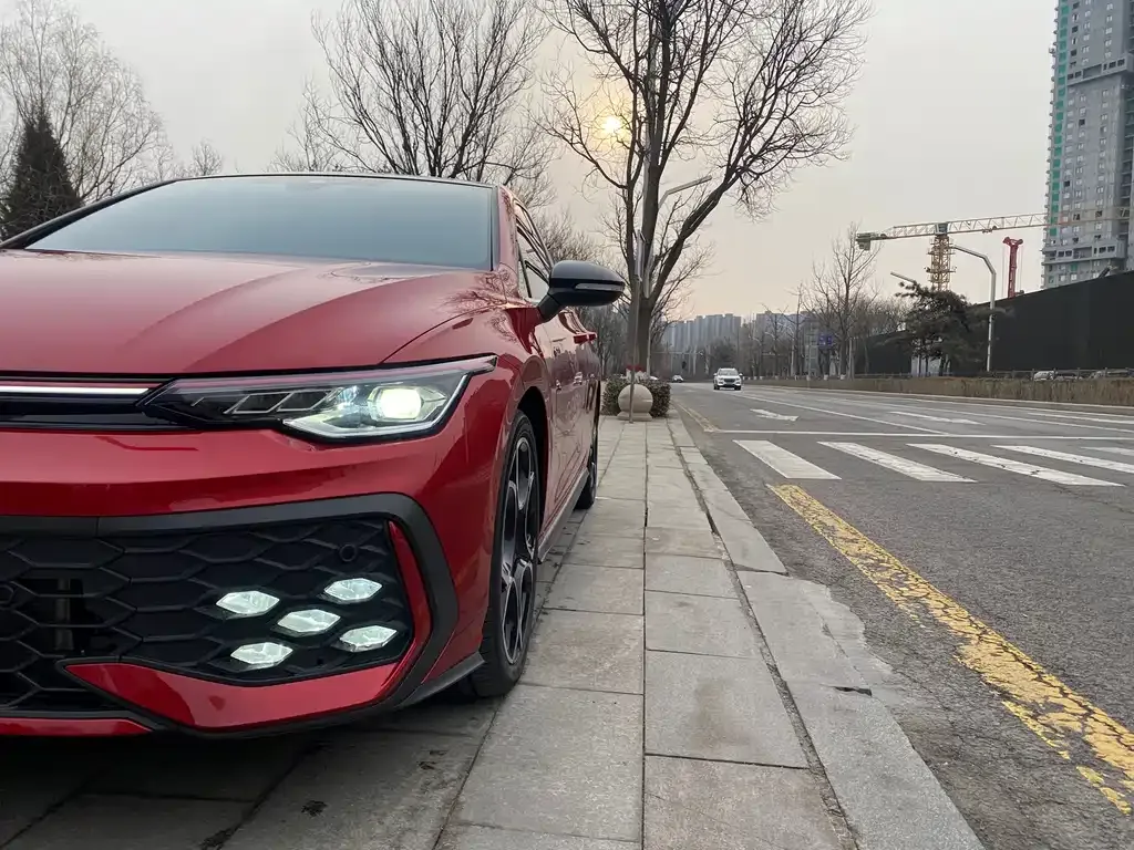 Volkswagen Golf GTI — фото 9