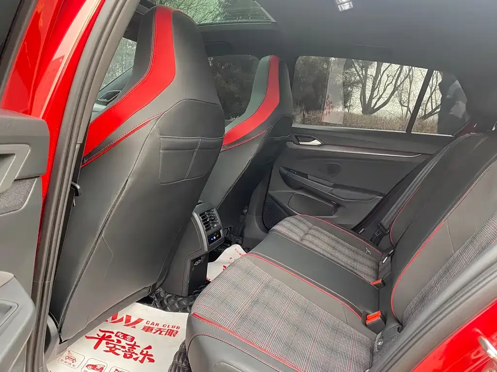 Volkswagen Golf GTI — фото 7