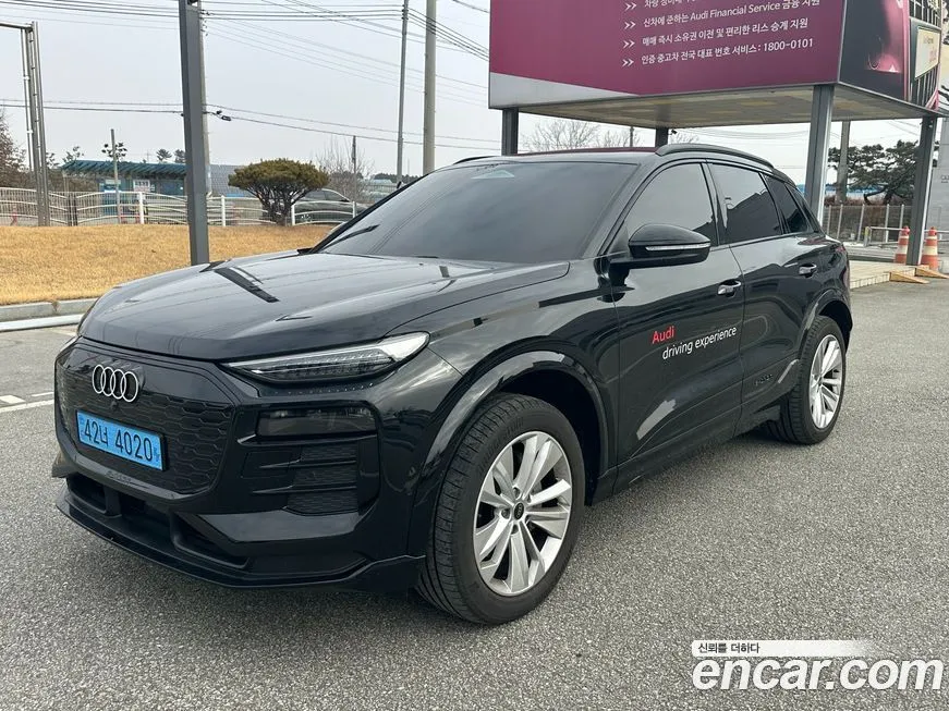 Audi Q6 e-tron — фото 1