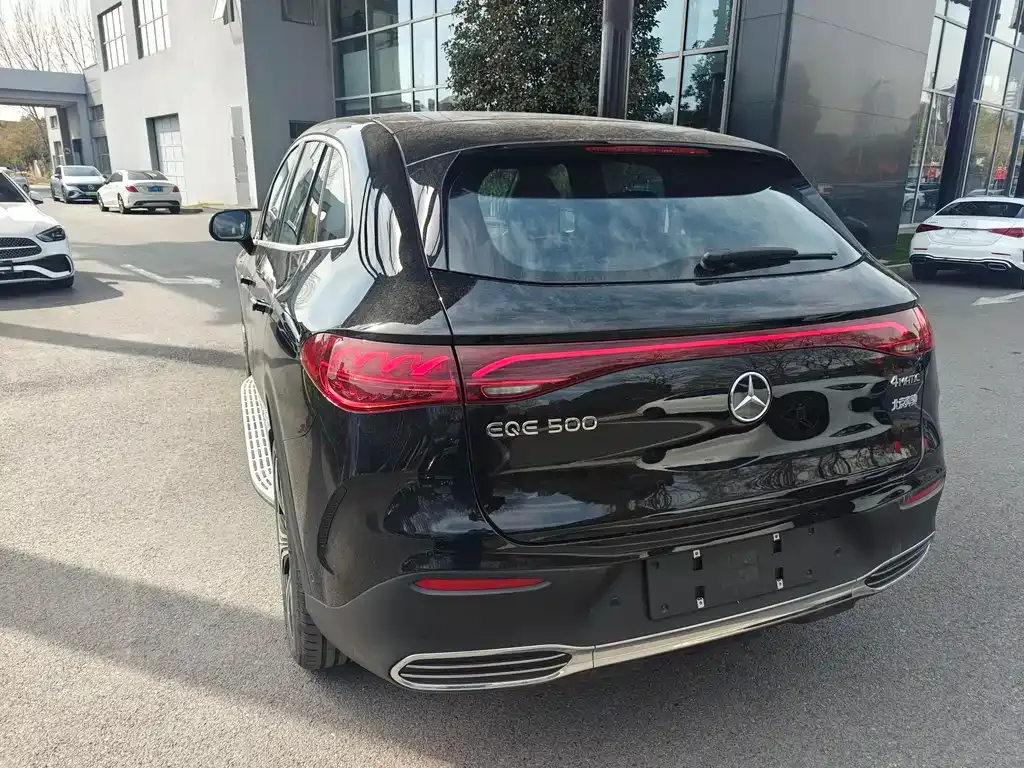 Mercedes-Benz EQE SUV — фото 5