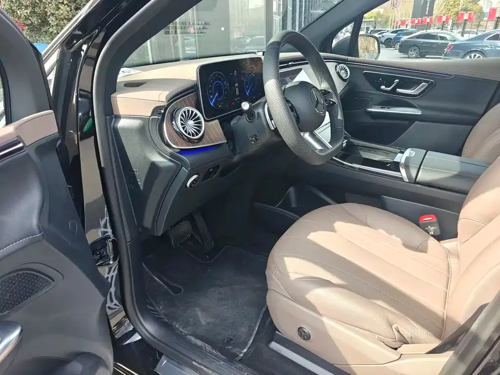 Mercedes-Benz EQE SUV — фото 3