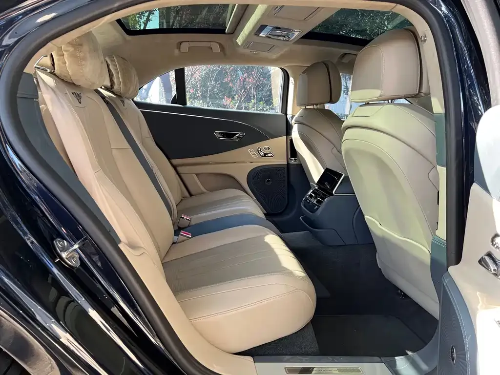 Bentley Flying Spur — фото 4