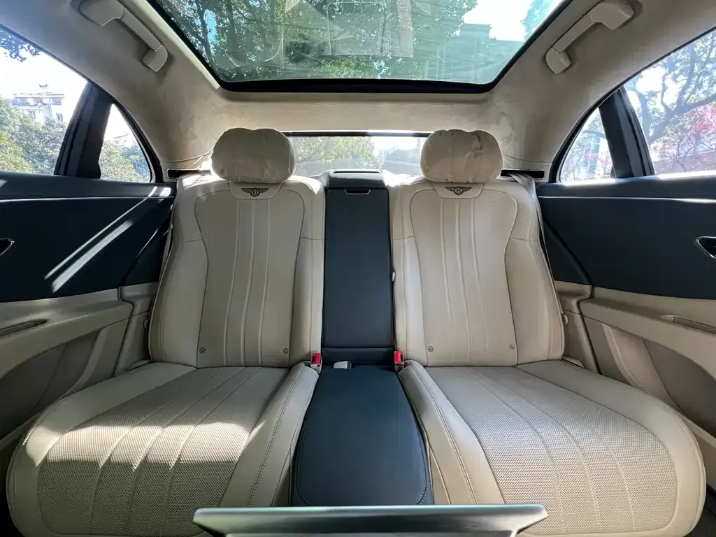 Bentley Flying Spur — фото 8