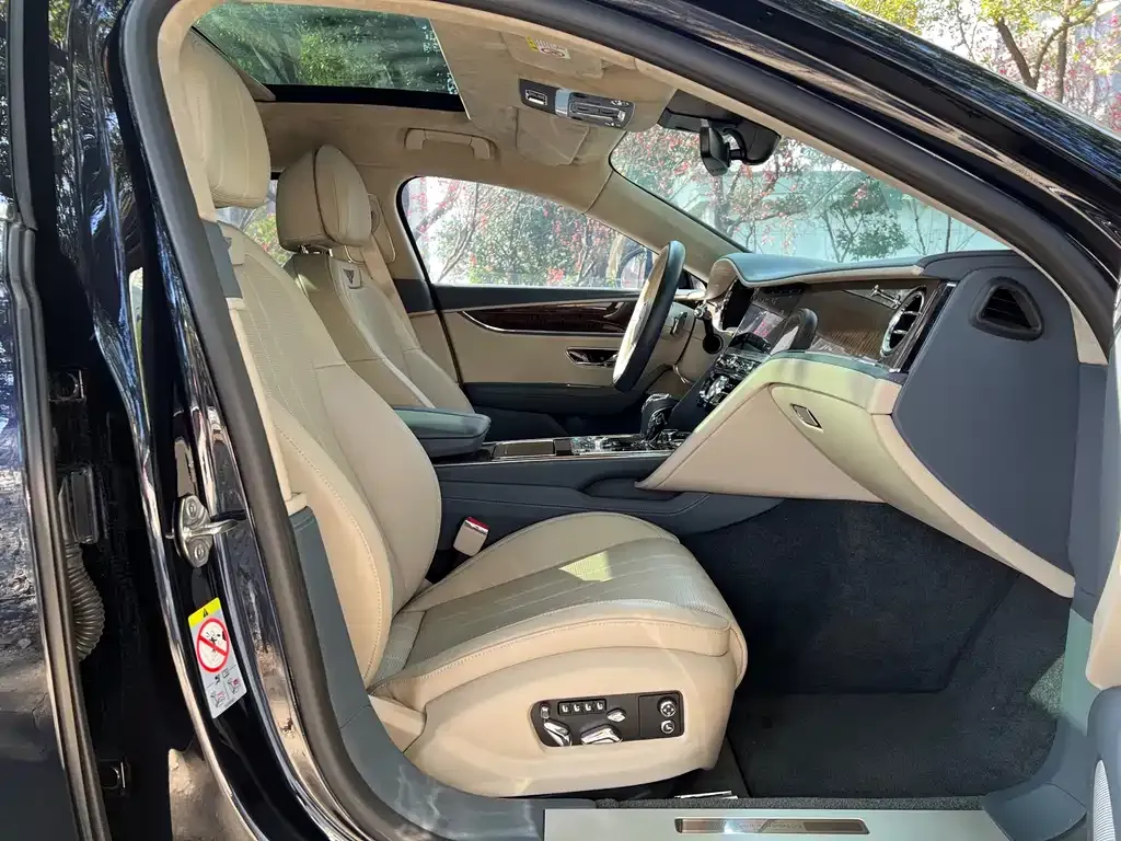 Bentley Flying Spur — фото 3