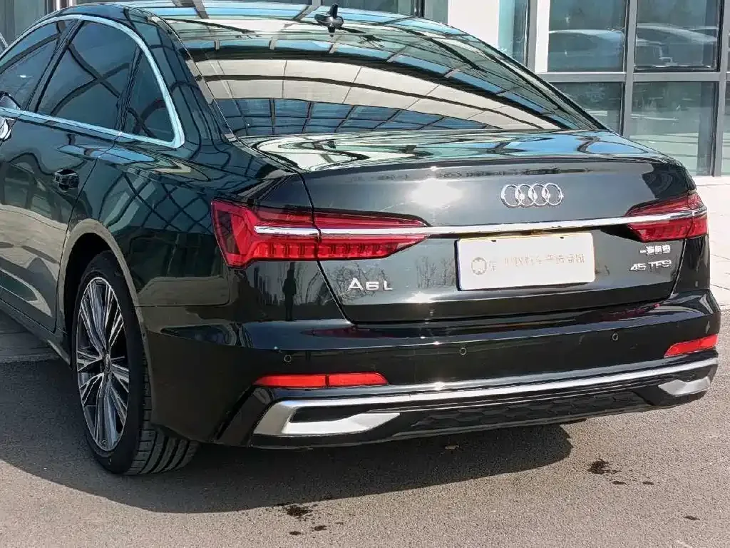 Audi A6L — фото 9