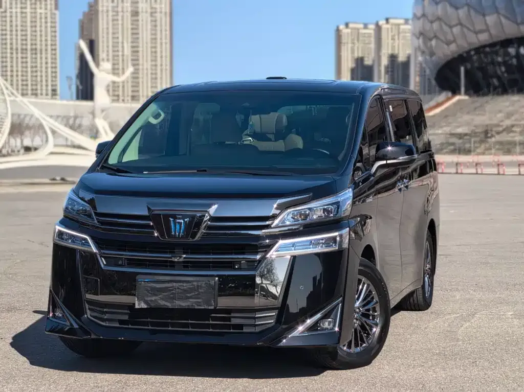 Toyota Vellfire — фото 1