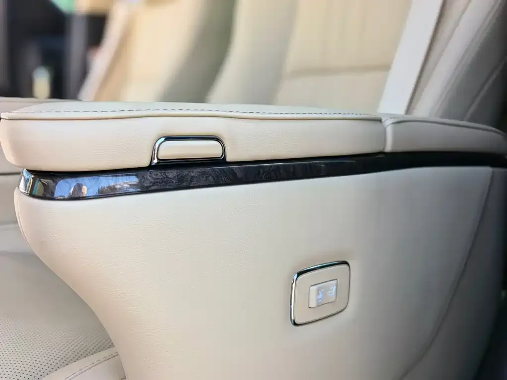 Toyota Vellfire — фото 2