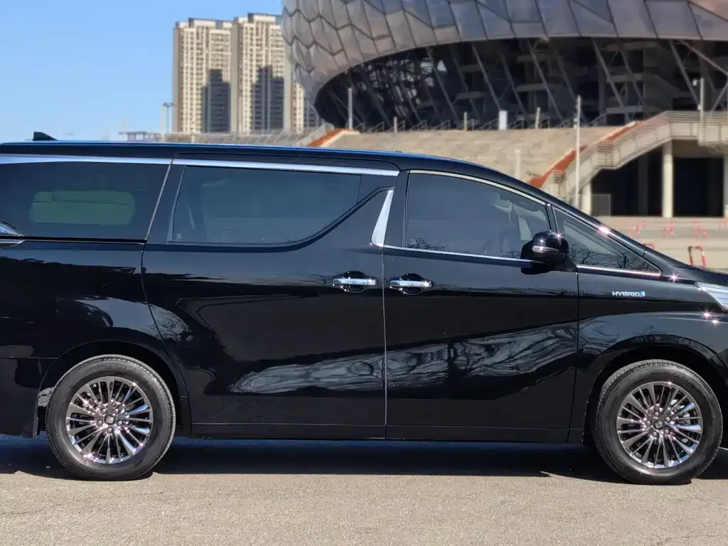 Toyota Vellfire — фото 3