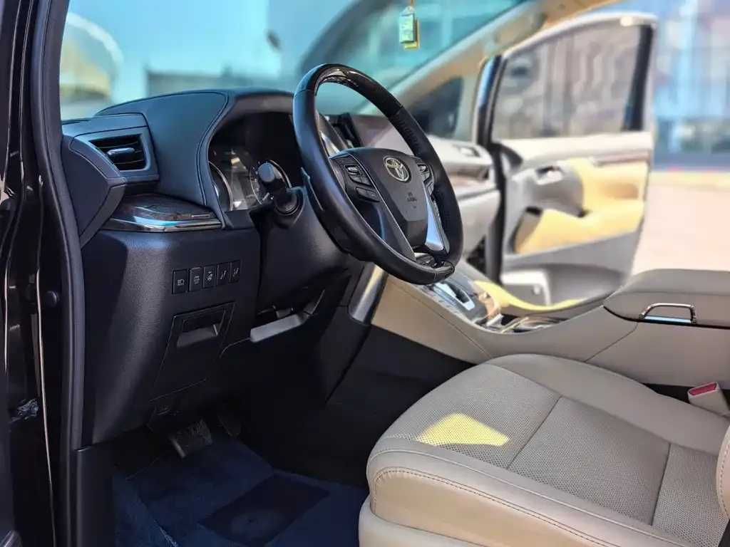Toyota Vellfire — фото 6