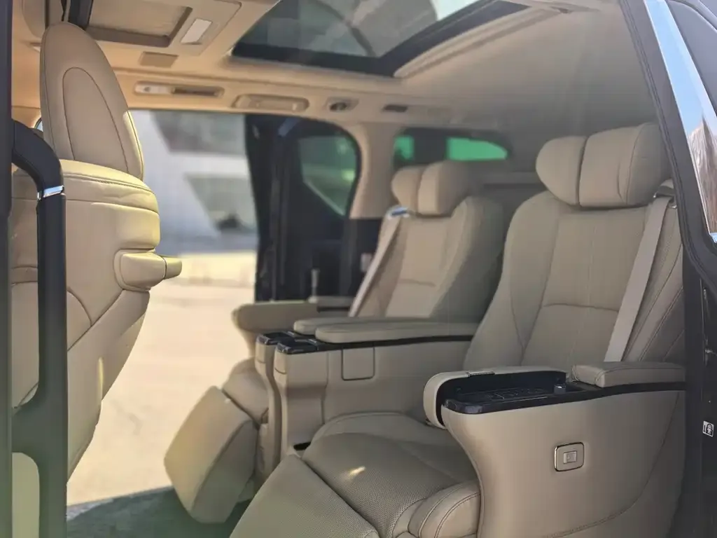 Toyota Vellfire — фото 10