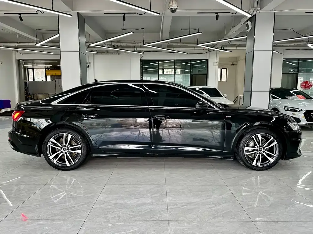 Audi A6L — фото 9