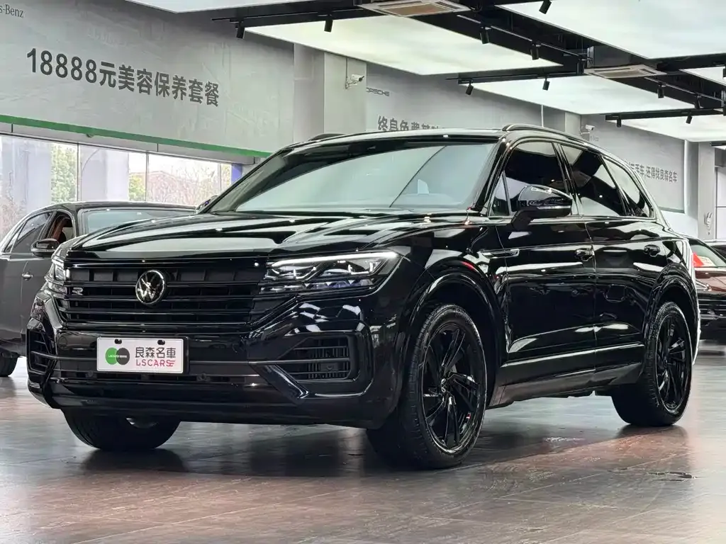 Volkswagen Touareg — фото 1