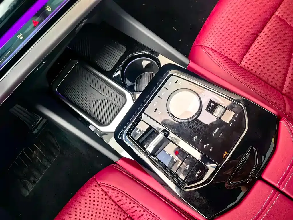 BMW i5 — фото 9