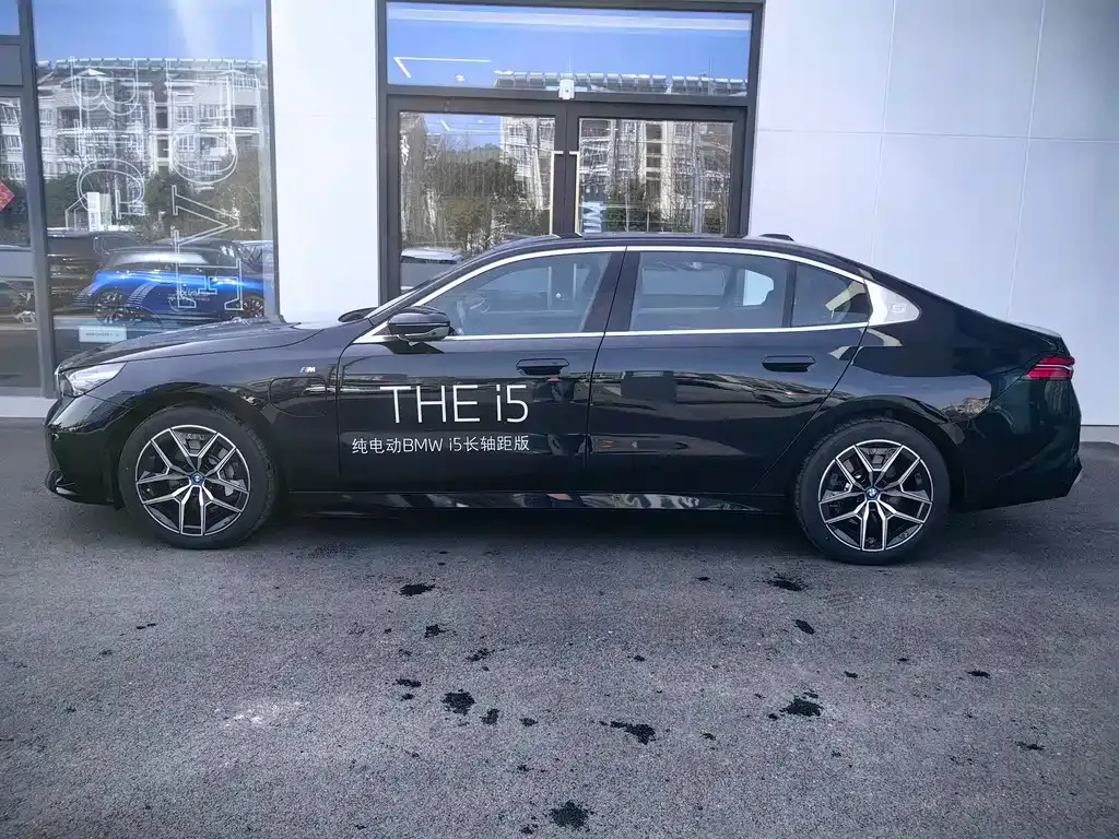 BMW i5 — фото 3
