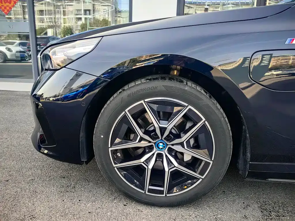 BMW i5 — фото 2