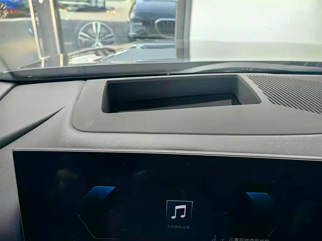 BMW i5 — фото 10