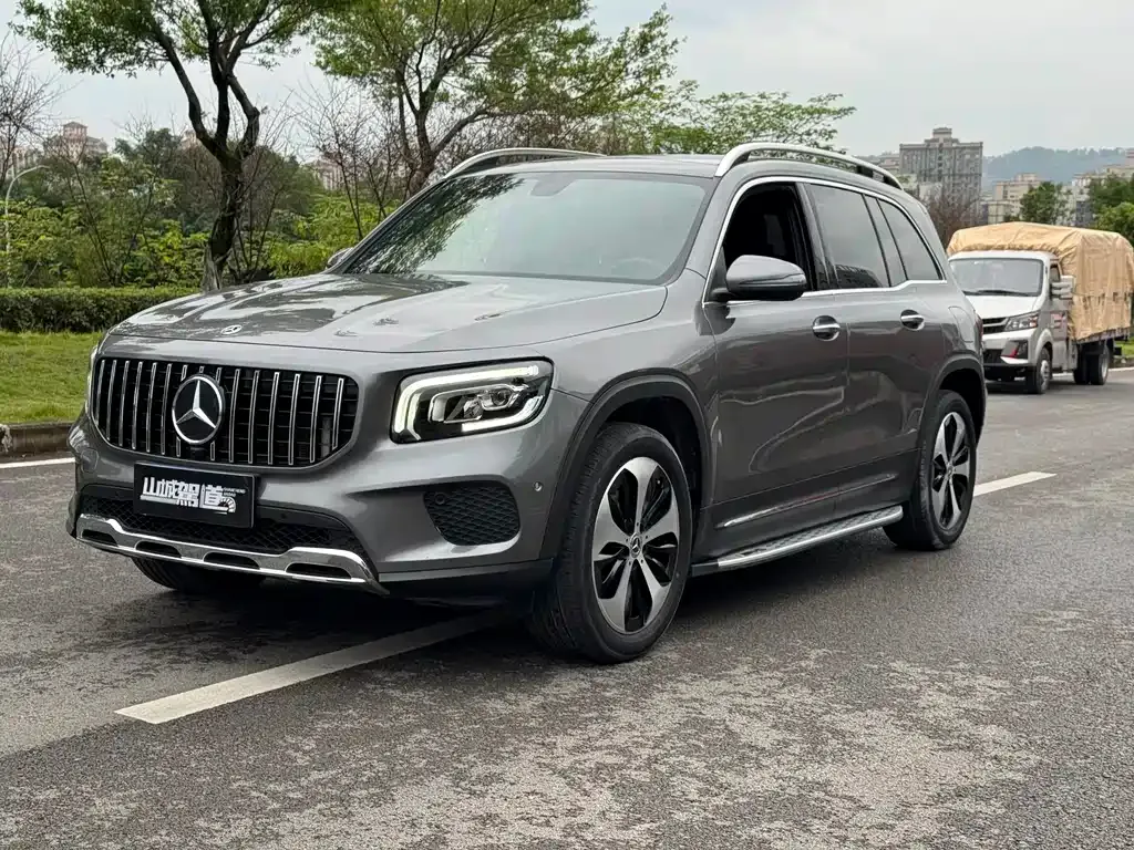 Mercedes-Benz GLB — фото 1