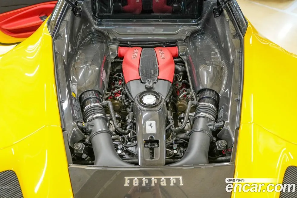 Ferrari F8 — фото 10