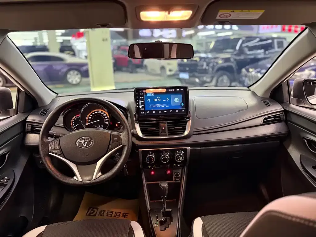 Toyota Yaris L — фото 8