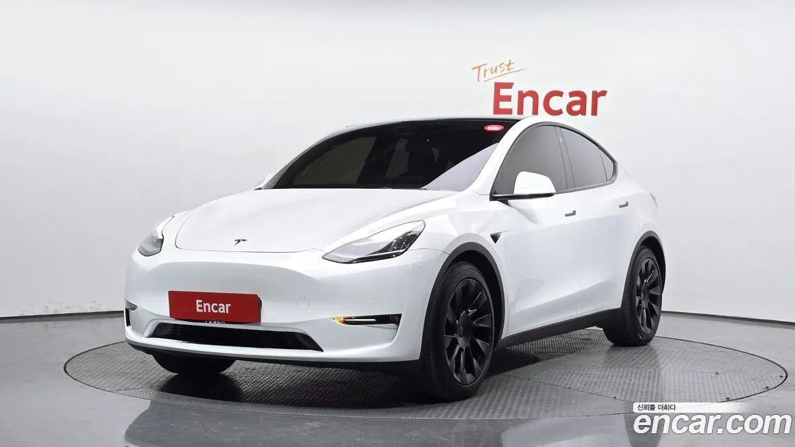 Tesla Model Y — фото 1