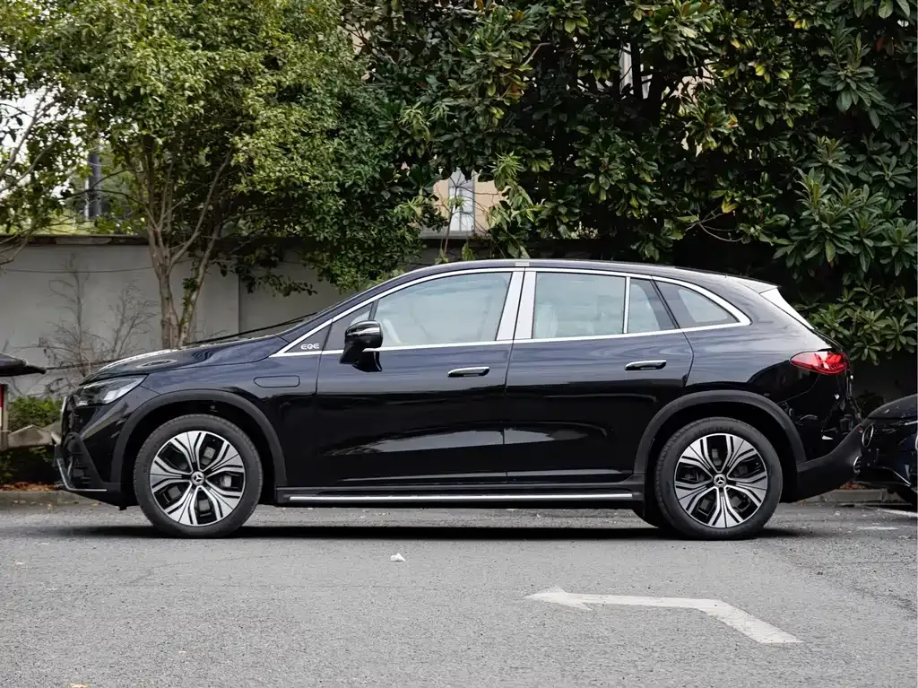 Mercedes-Benz EQE SUV — фото 5