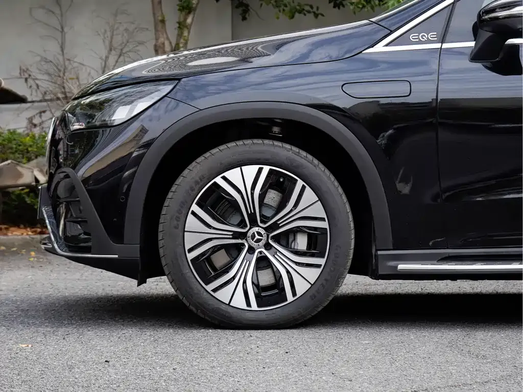 Mercedes-Benz EQE SUV — фото 9