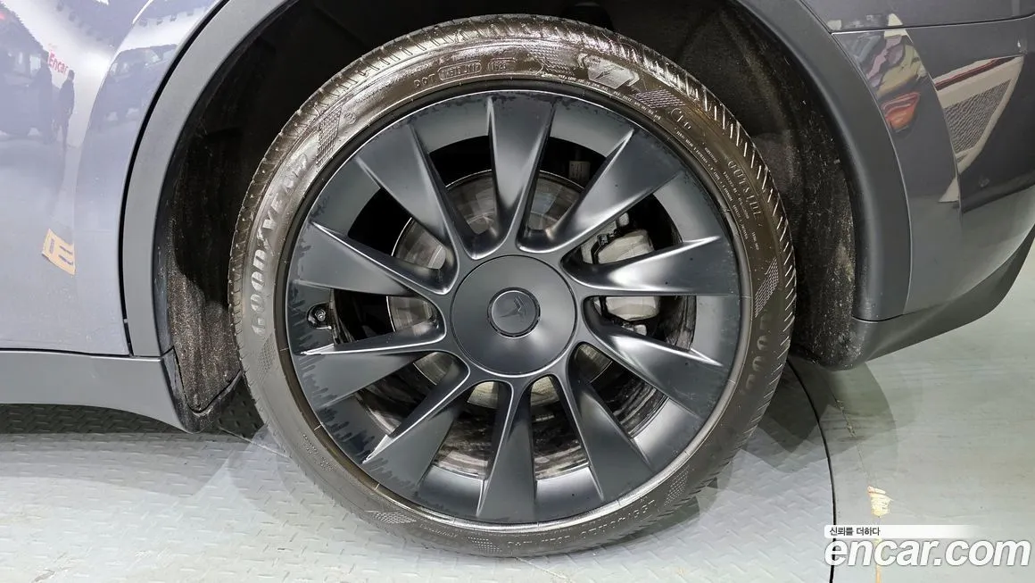 Tesla Model Y — фото 7
