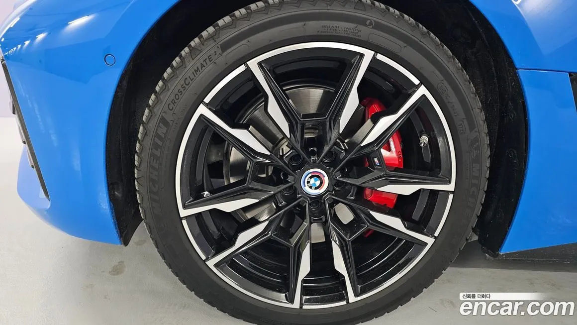 BMW i4 — фото 6