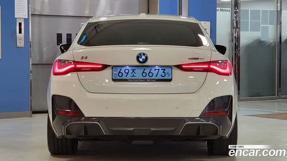 BMW i4 — фото 9