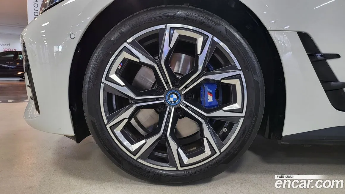 BMW i4 — фото 3