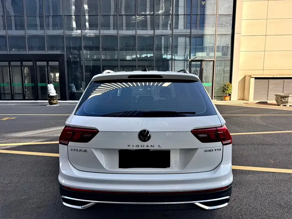 Volkswagen Tiguan L — фото 2