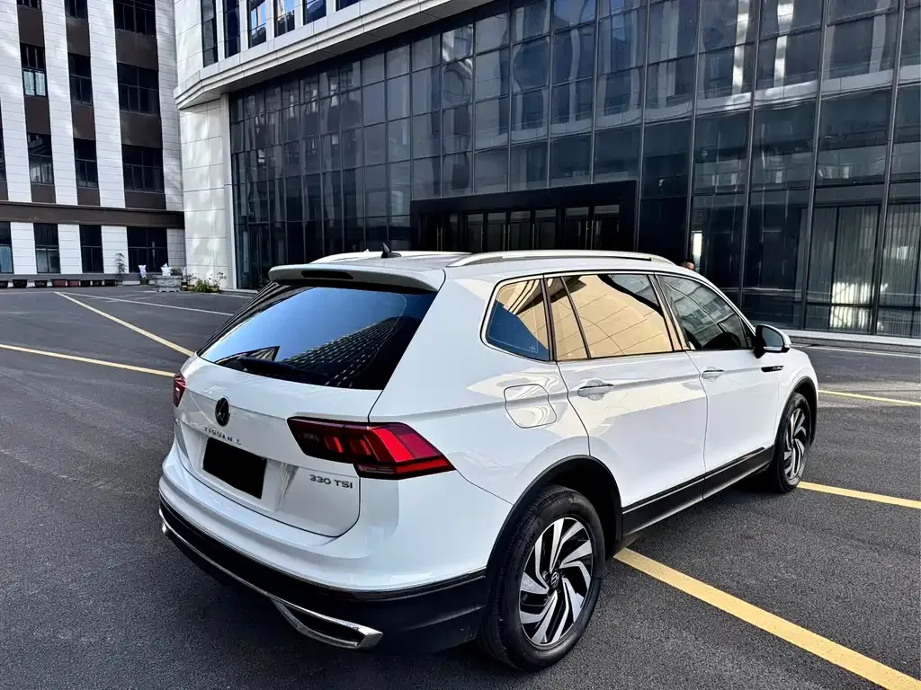 Volkswagen Tiguan L — фото 9