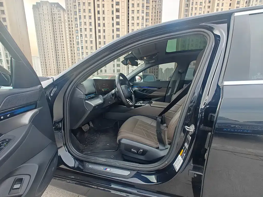 BMW i5 — фото 10