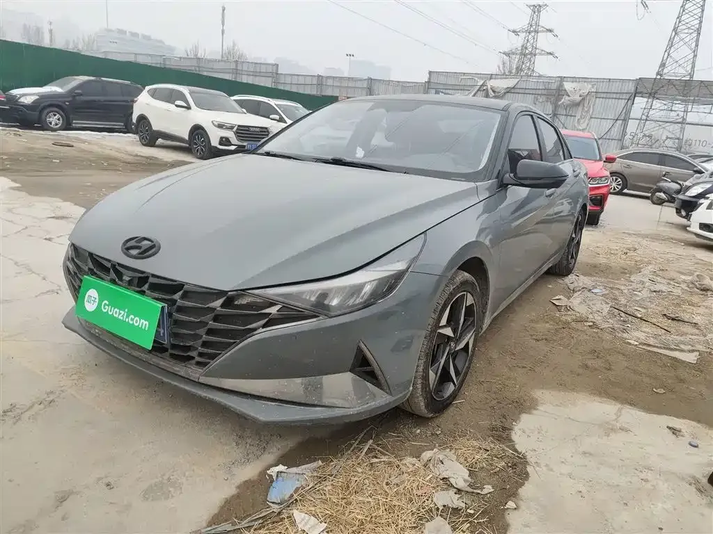 Hyundai Elantra — фото 1