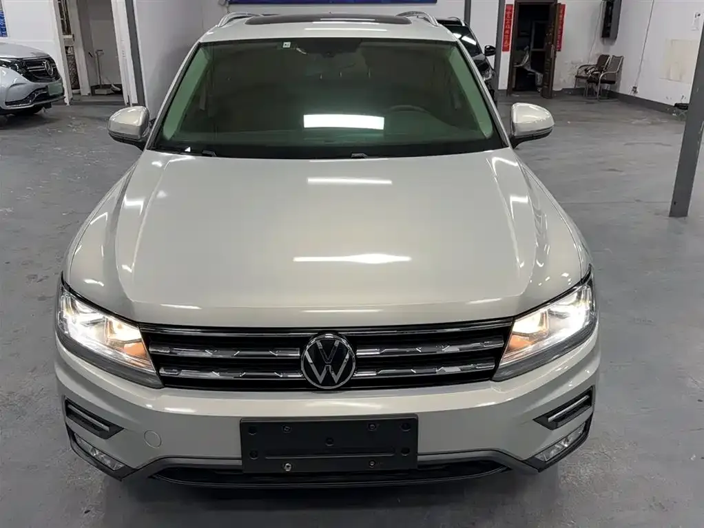 Volkswagen Tiguan L — фото 6