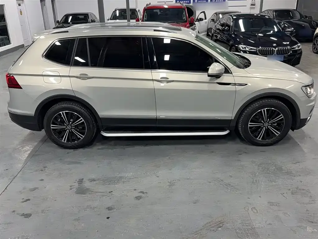Volkswagen Tiguan L — фото 7