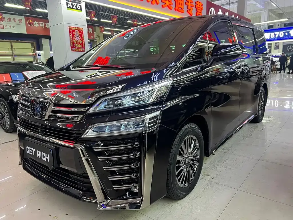 Toyota Vellfire — фото 1