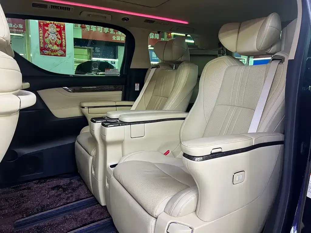 Toyota Vellfire — фото 6