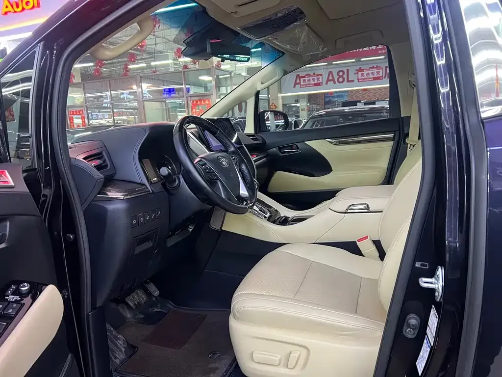 Toyota Vellfire — фото 3