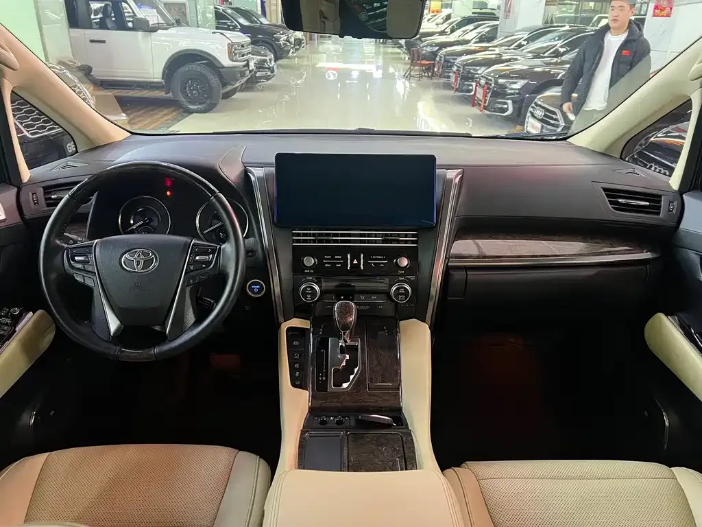 Toyota Vellfire — фото 2