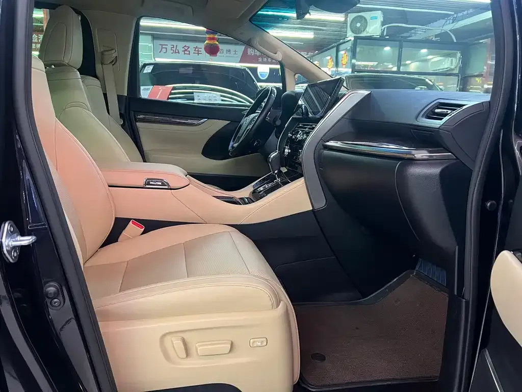 Toyota Vellfire — фото 5