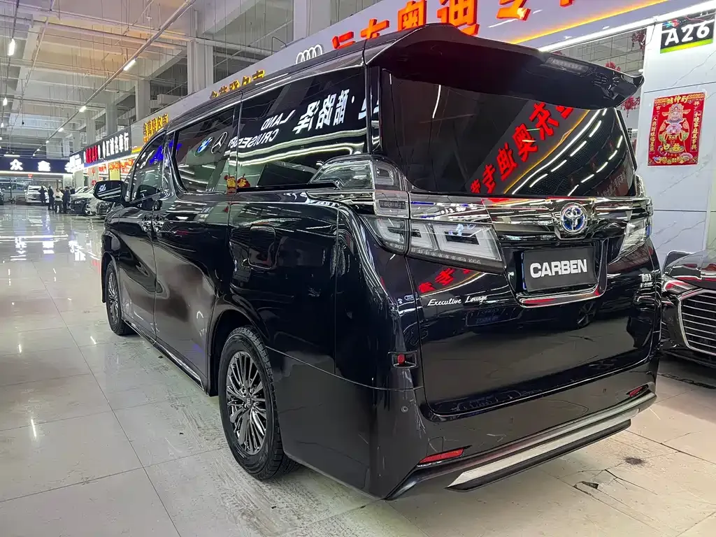 Toyota Vellfire — фото 10