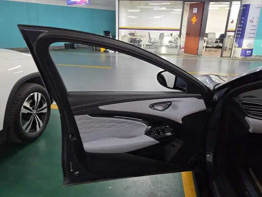 BYD Seal — фото 4
