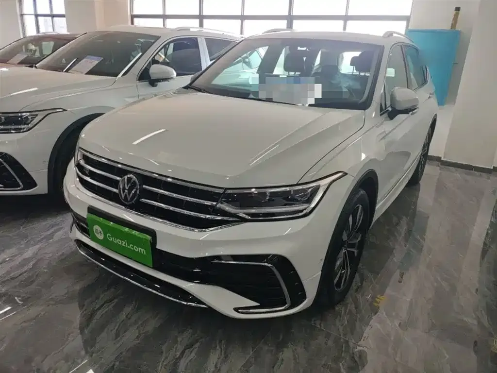 Volkswagen Tiguan L — фото 1