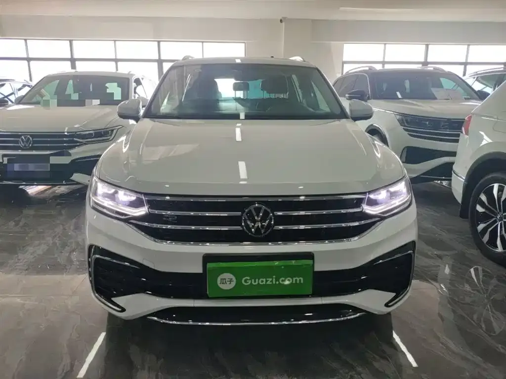 Volkswagen Tiguan L — фото 9